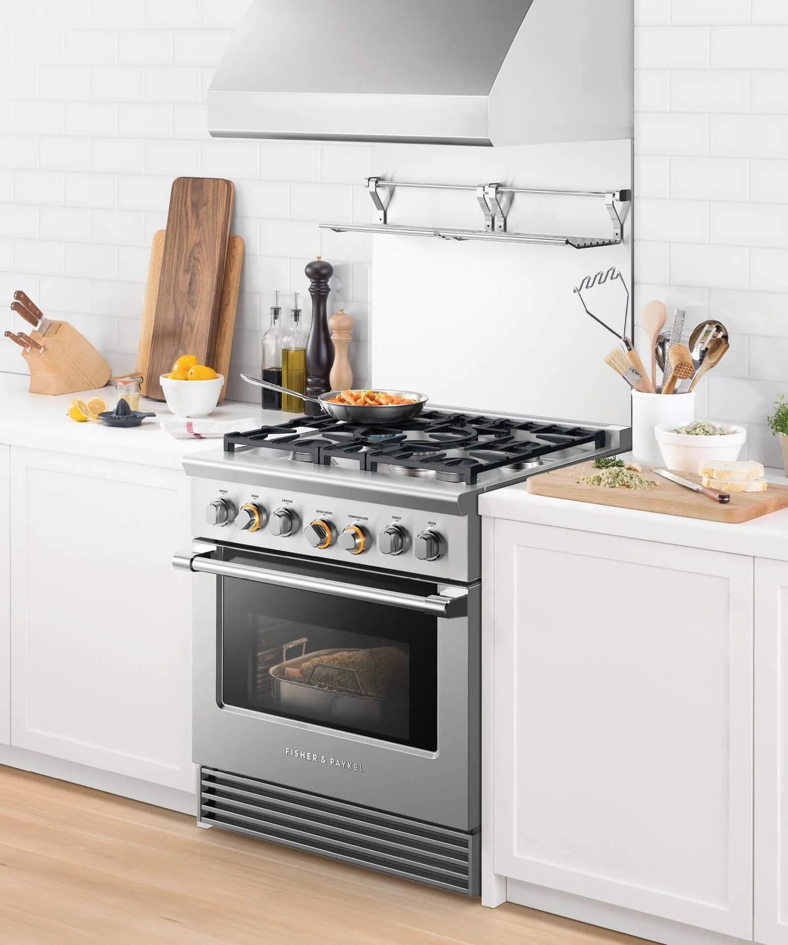 Fisher & Paykel RDV2305NN Dual Fuel Range. 30. 5 Burners