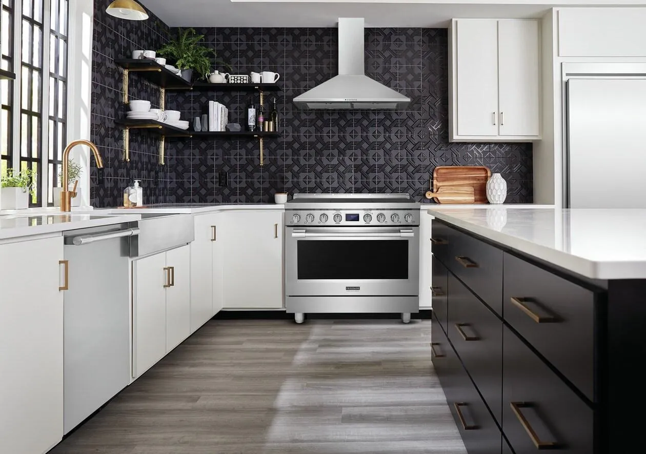 Frigidaire PCFG3670AF Frigidaire Professional 36 Front Control Freestanding Gas Range