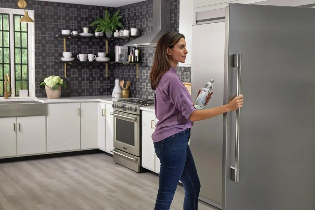 Frigidaire PRDF1922AF Frigidaire Professional 19 Cu. Ft. Single-Door Freezer