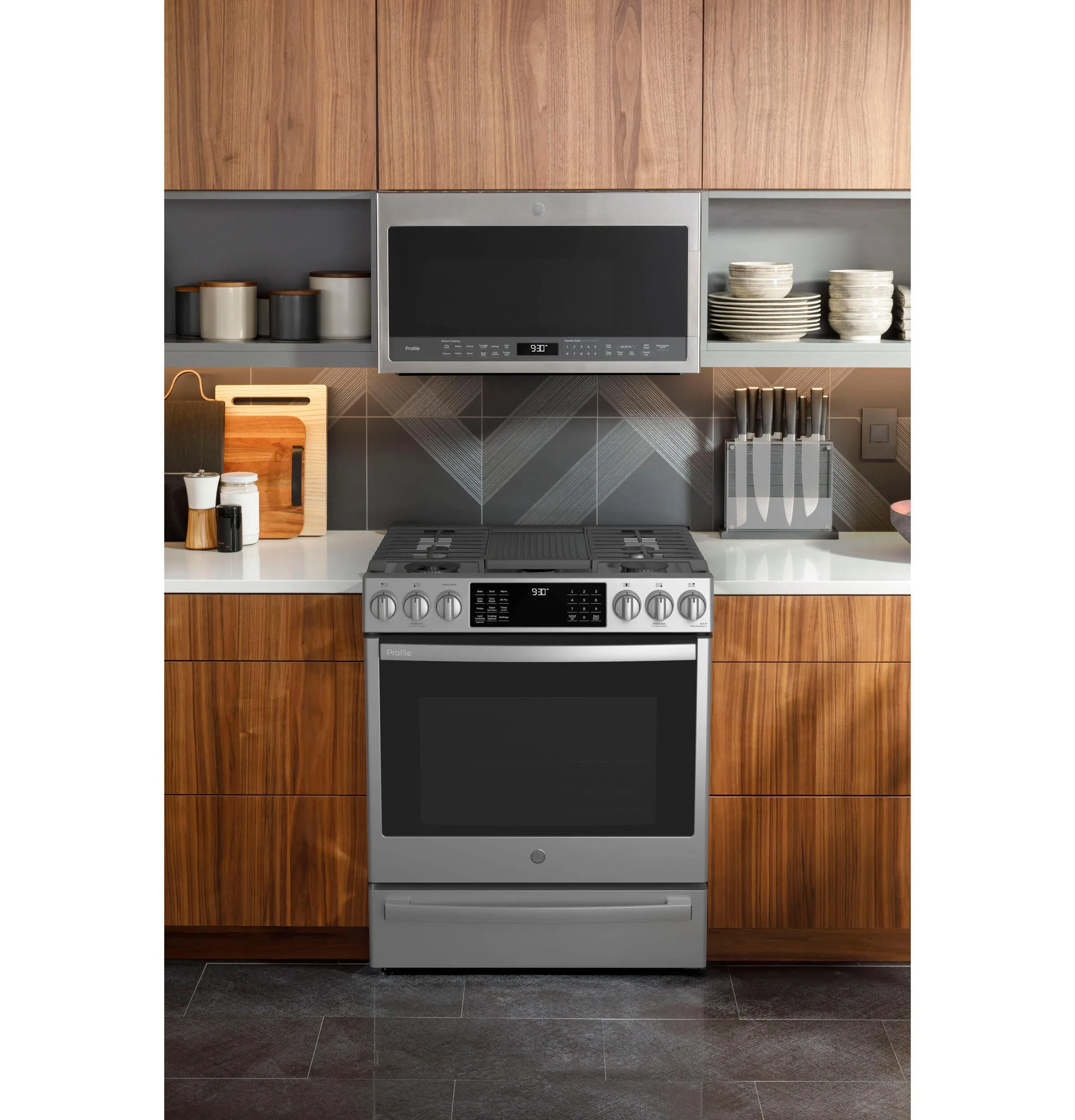Ge Appliances P2S930YPFS Ge Profile&#8482; 30 Smart Dual Fuel Slide-In Front-Control Fingerprint Resistant Range