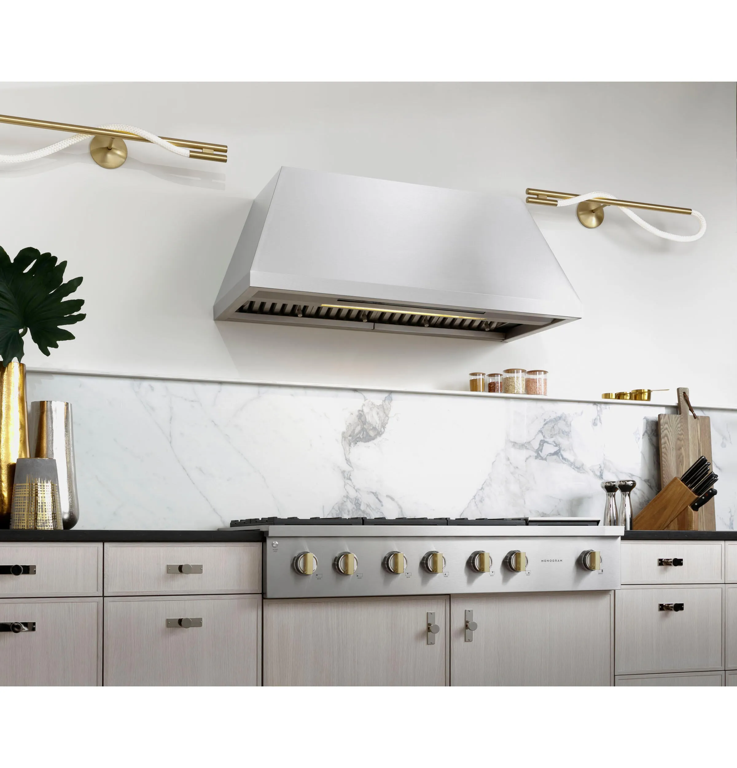 Monogram ZGU486NDTSS Monogram 48 Professional Gas Rangetop With 6 Burners And Griddle (Natural Gas)