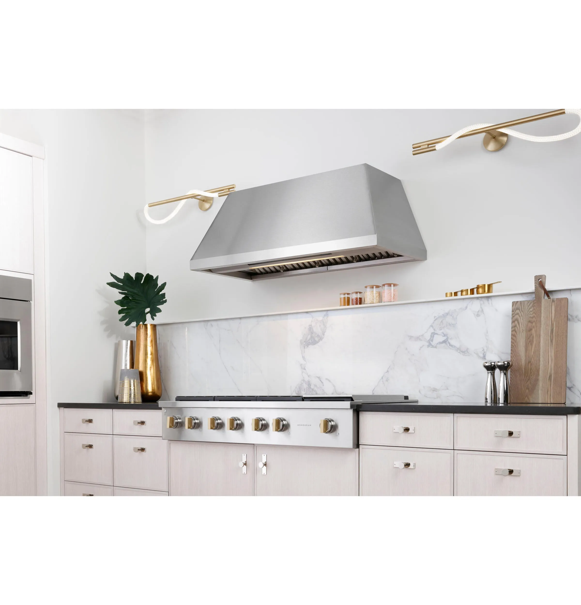 Monogram ZGU486NDTSS Monogram 48 Professional Gas Rangetop With 6 Burners And Griddle (Natural Gas)