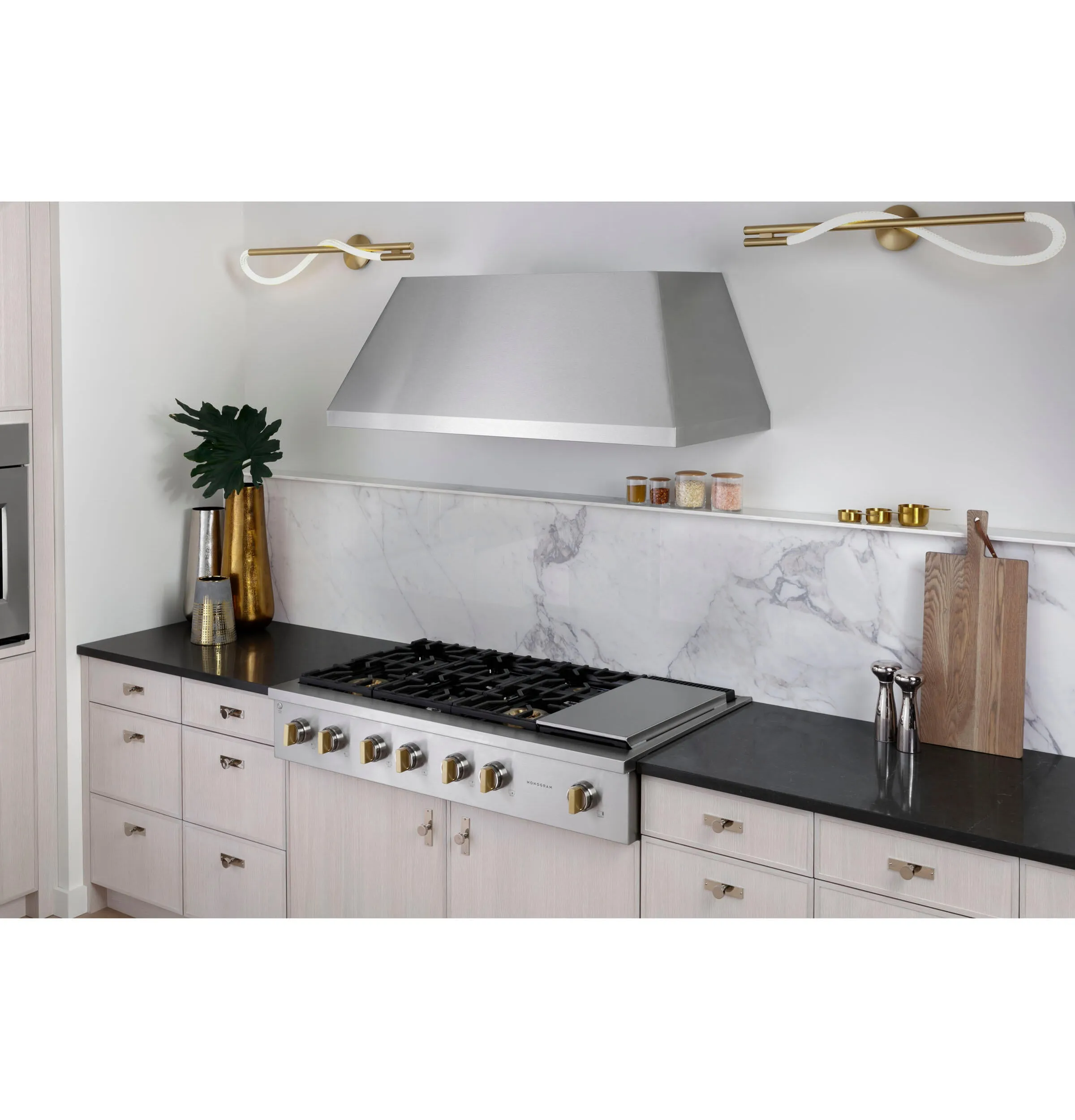 Monogram ZGU486NDTSS Monogram 48 Professional Gas Rangetop With 6 Burners And Griddle (Natural Gas)