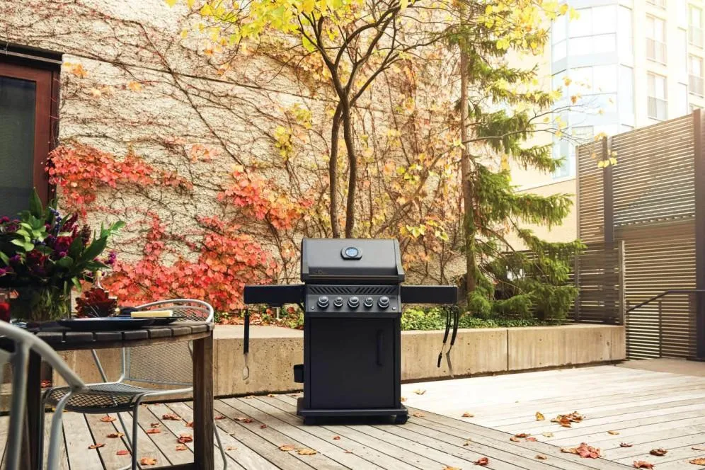 Napoleon Bbq RSE425RSIBPK1PHM Phantom Rogue Se 425 Rsib With Infrared Side And Rear Burners . Propane. Satin Black