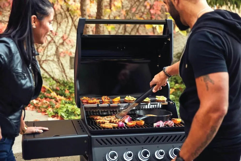 Napoleon Bbq RSE425RSIBPK1PHM Phantom Rogue Se 425 Rsib With Infrared Side And Rear Burners . Propane. Satin Black