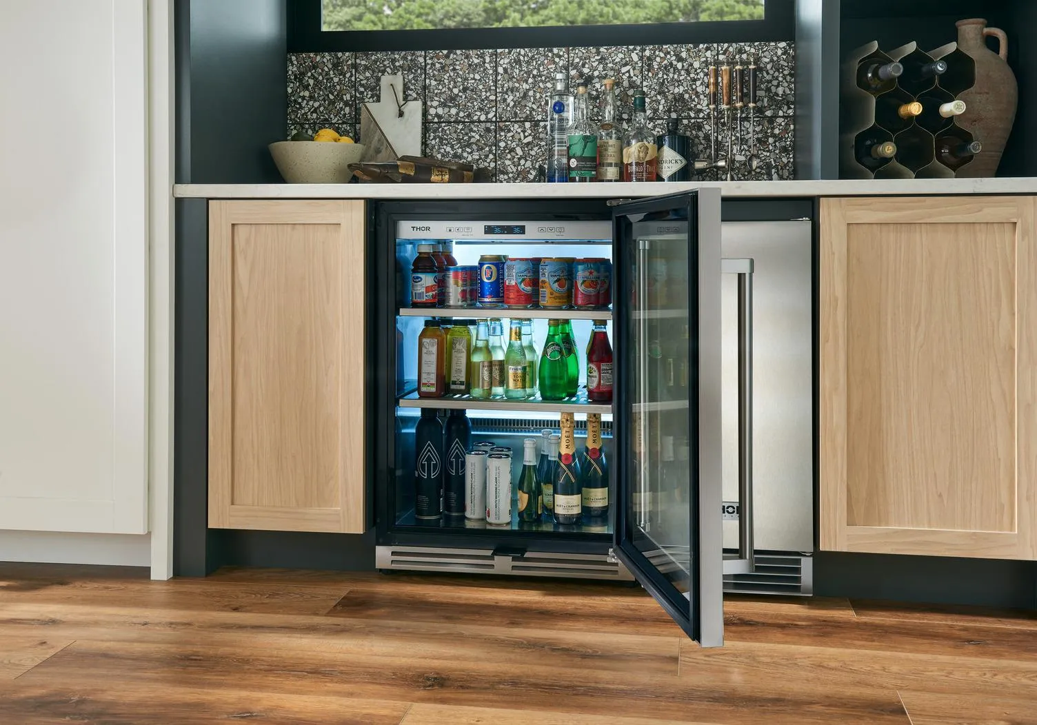Thor Kitchen TBR24U 24 Inch Professional Undercounter Beverage Cooler - Tbr24U