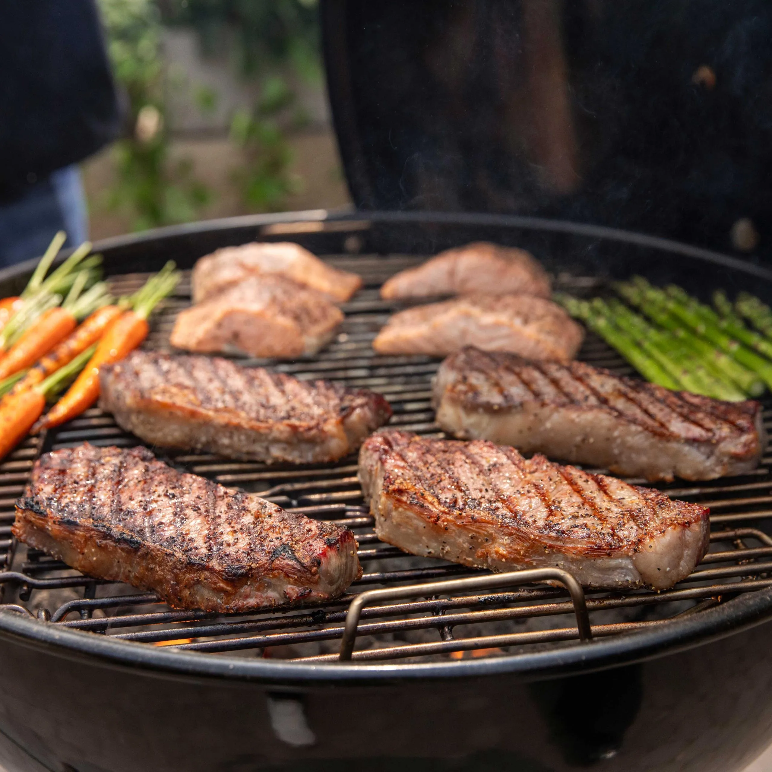 Weber 1500065 Master-Touch Charcoal Grill 26 - Smoke Grey