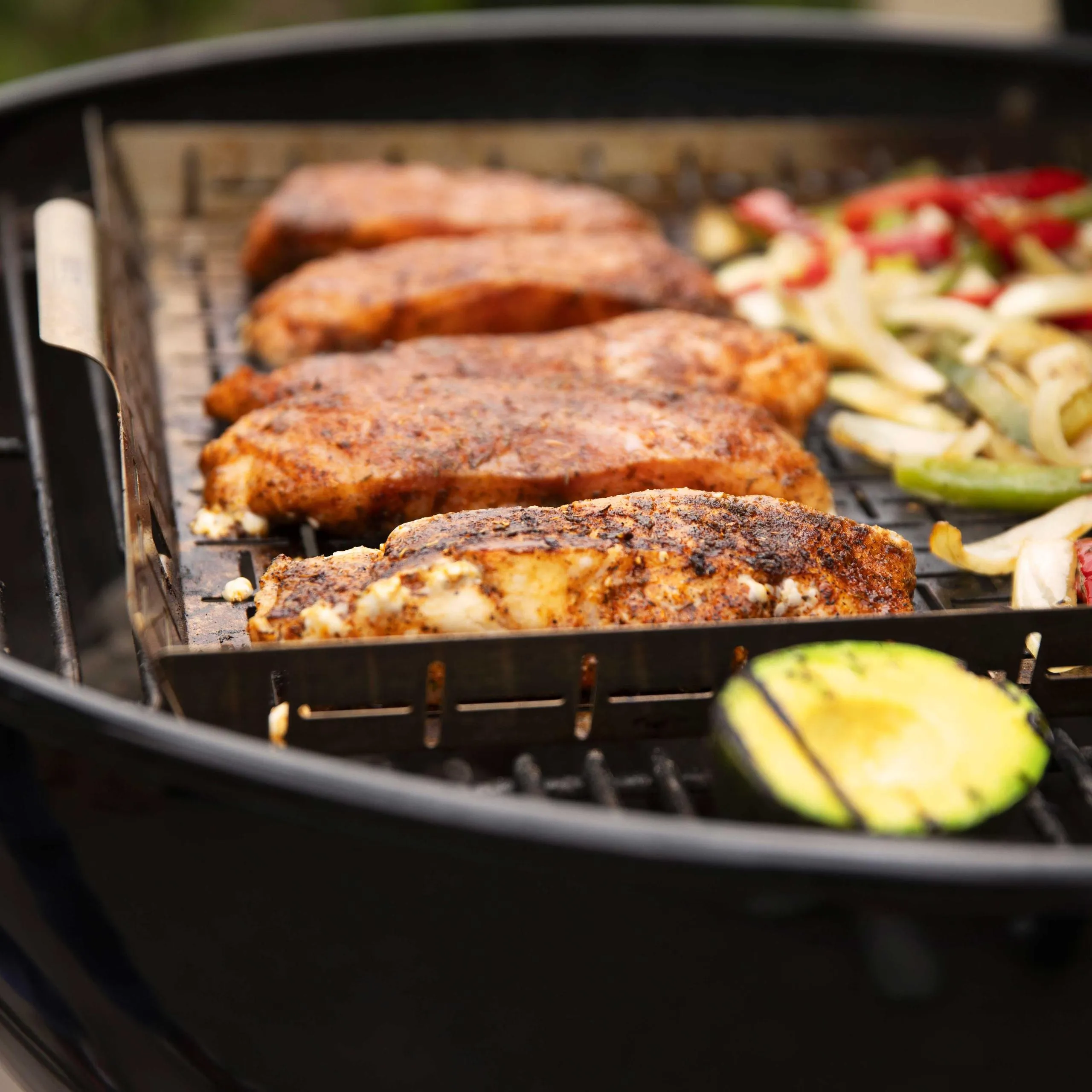 Weber 1500065 Master-Touch Charcoal Grill 26 - Smoke Grey