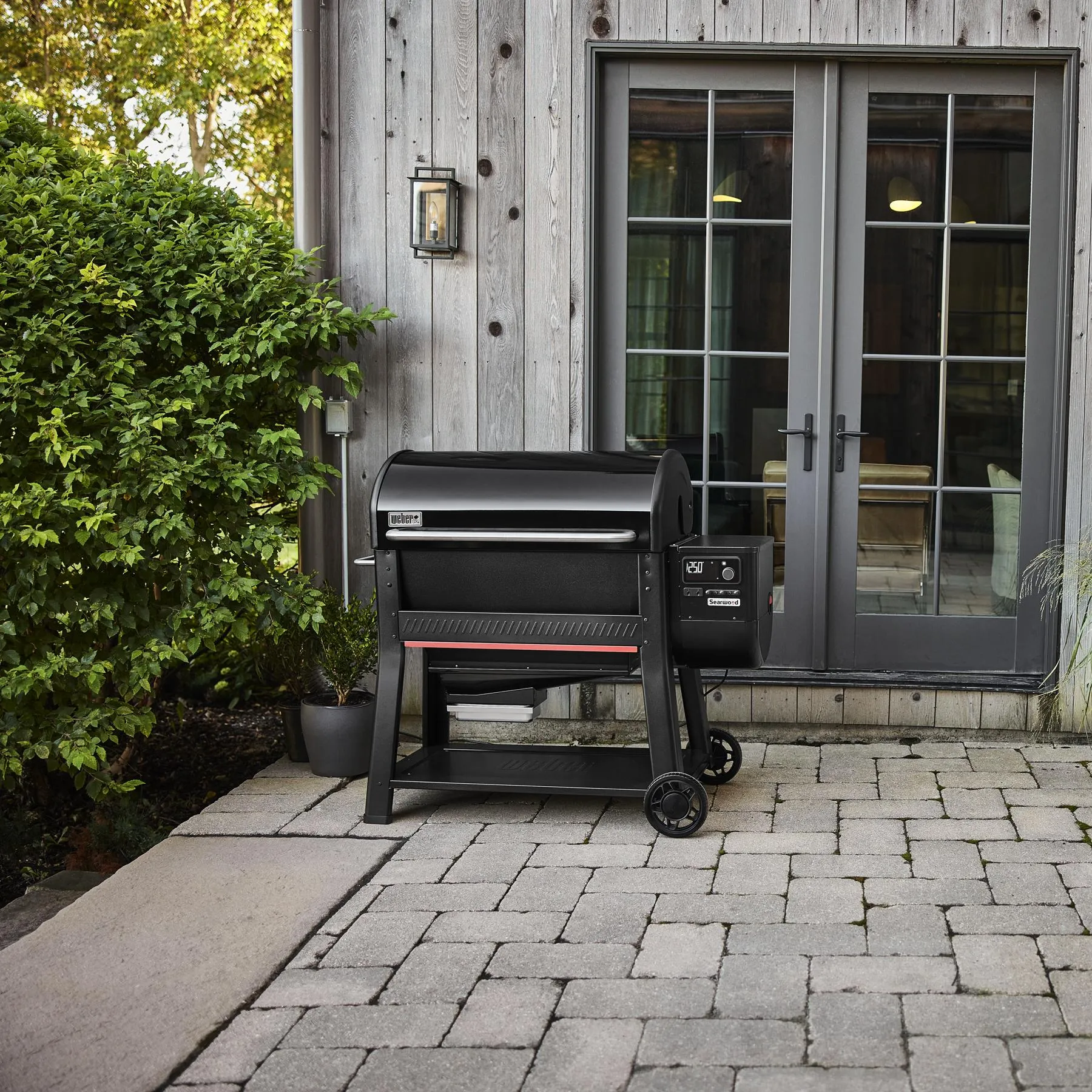 Weber 1500121 Searwood&#8482; Xl 600 Pellet Grill - Black