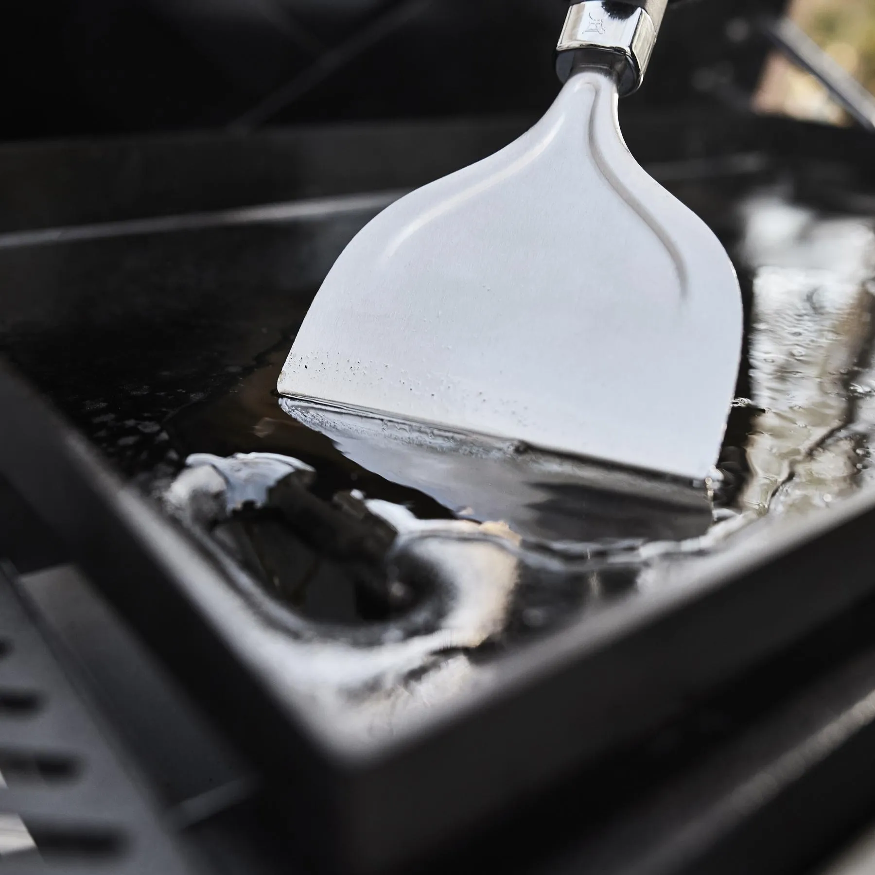 Weber 1501479 Slate 28 Rust-Resistant Griddle (Natural Gas) - Black