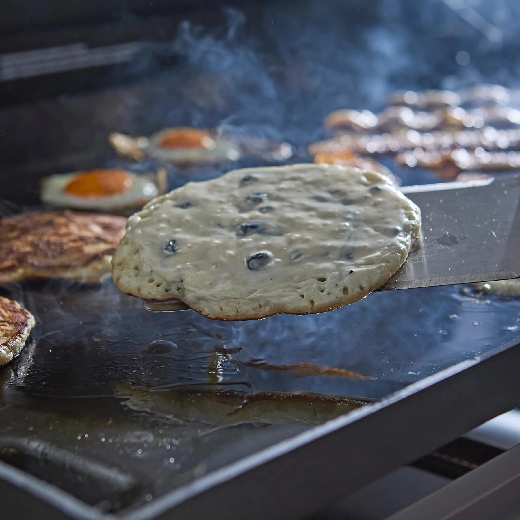 Weber 1501479 Slate 28 Rust-Resistant Griddle (Natural Gas) - Black