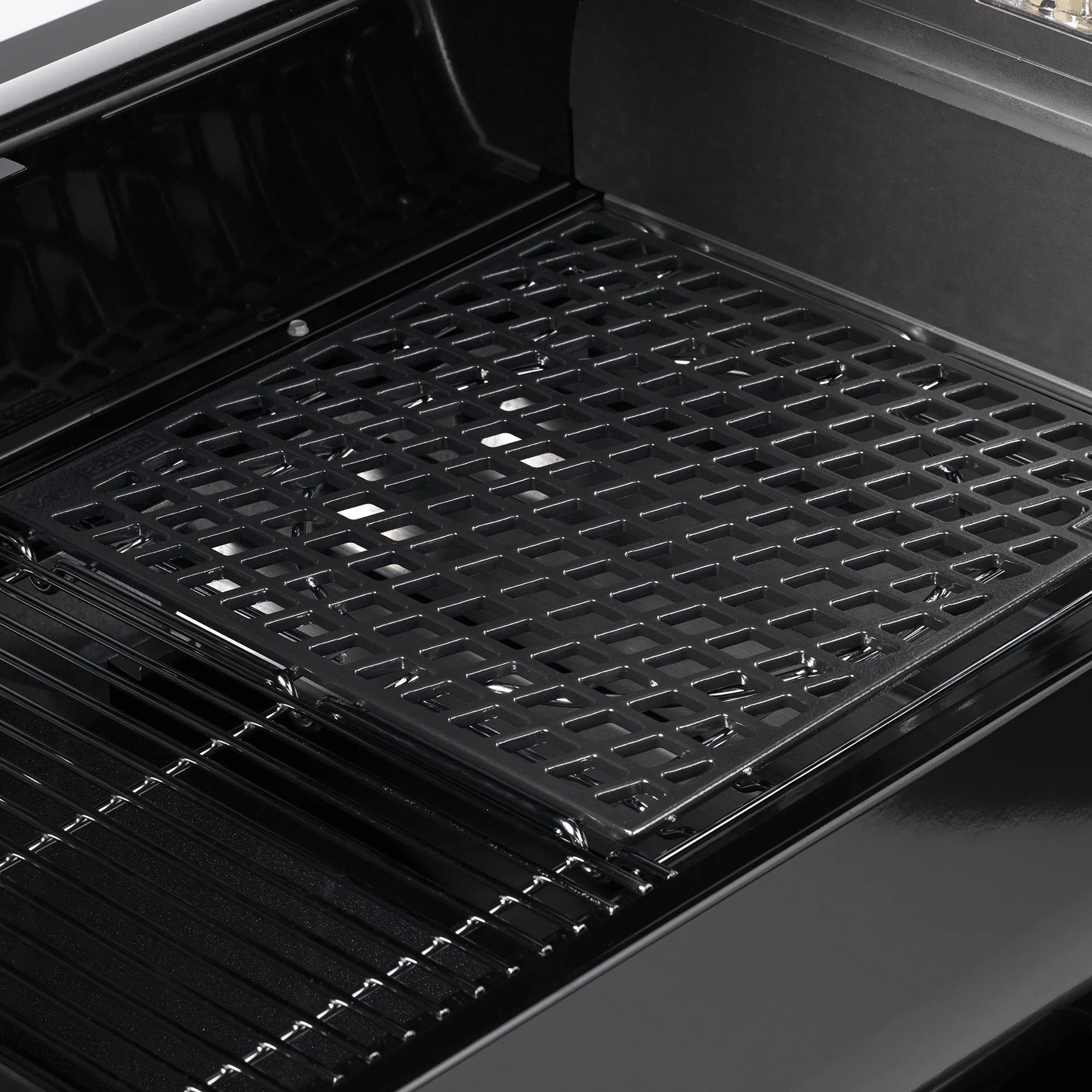 Weber 23722001 Smokefire Sear  Elx6 Wood Fired Pellet Grill - Black