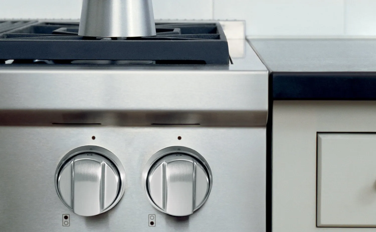 Wolf 827310 Sealed Burner Rangetop With Wok Stainless Knobs